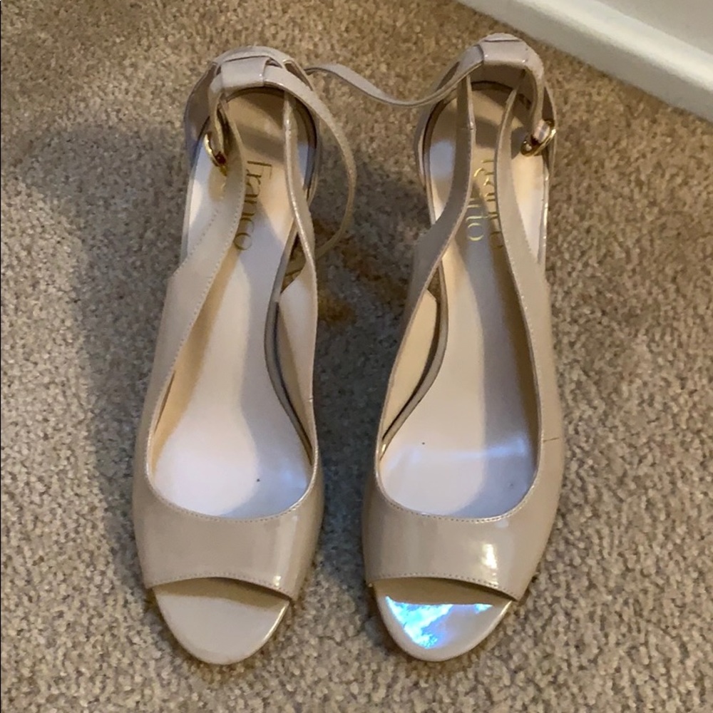 Nude Pumps